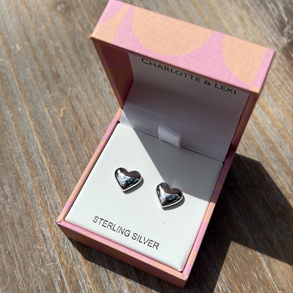 "925 sterling silver Heart Stud earrings new in box - Picture 3 of 5